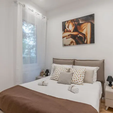 The Rent - Gorgeous One-bedroom In Ticinese Apartment Milan